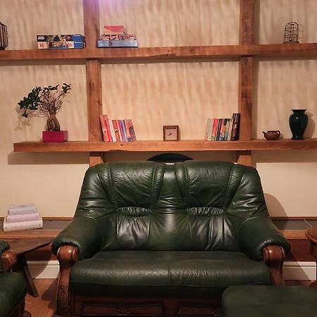 Large 2 Bed Holiday Let In Central Ystradgynlais 외부 사진
