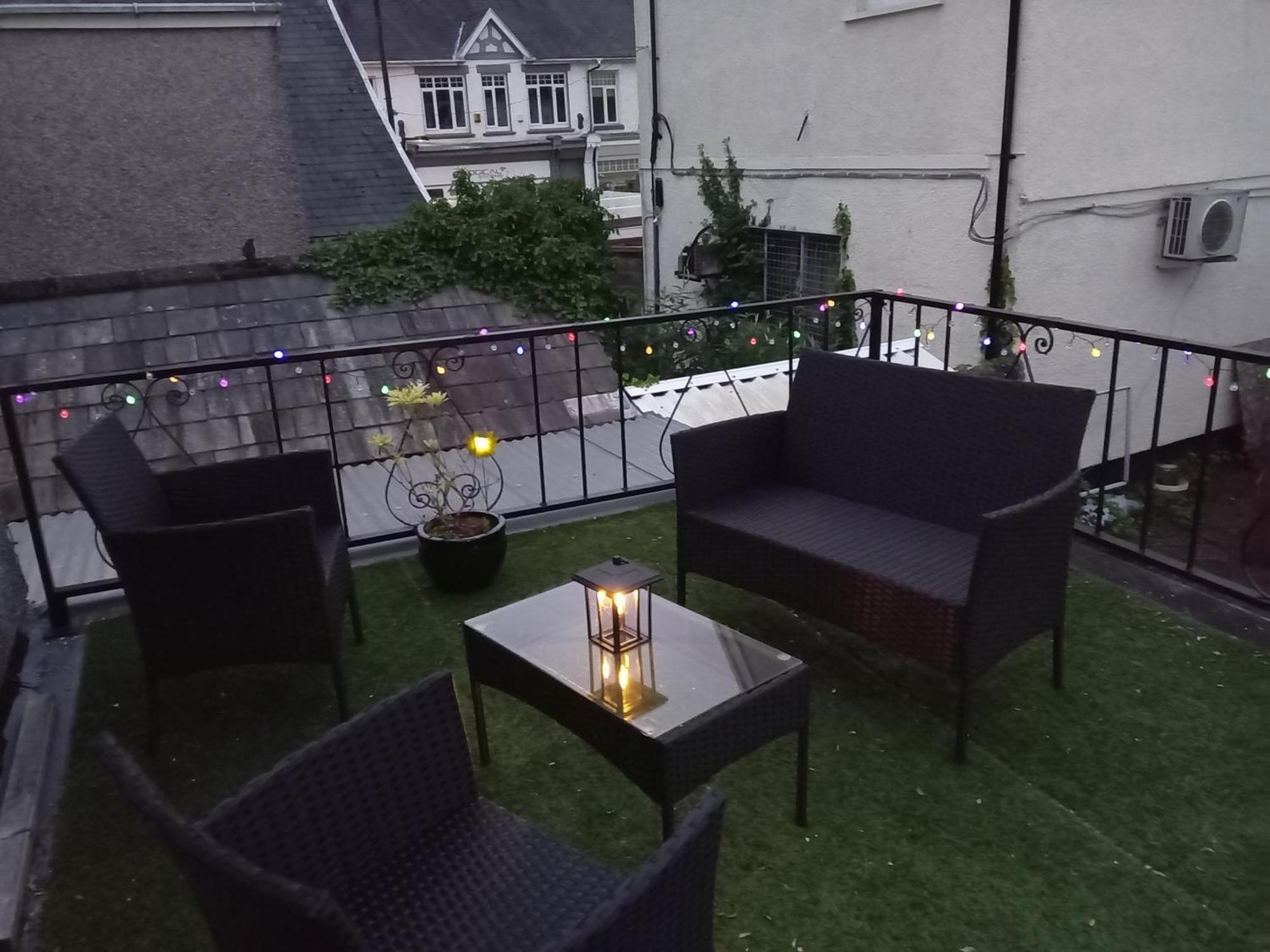 Large 2 Bed Holiday Let In Central Ystradgynlais 외부 사진
